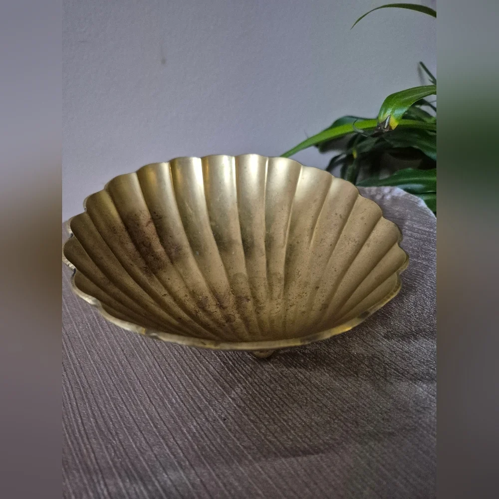 Vintage brass clamshell - Picture 7 of 8